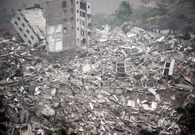 汶川大地震外媒，外国记者汶川地震哭了视频？